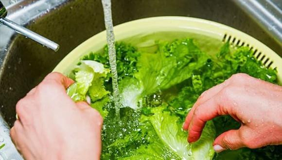 Mẹo hay giúp rau củ hết bụi bẩn sạch thuốc trừ sâu - Hình 3 Meo hay giup rau cu het bui ban sach thuoc tru sau-Hinh-3