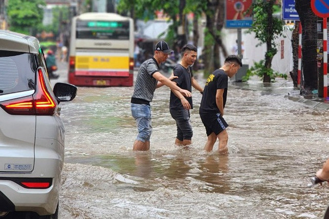 Thời tiết Hà Nội 13/6: Nắng gián đoạn, mưa rào bất chợt Thoi tiet Ha Noi 13/6: Nang gian doan, mua rao bat chot
