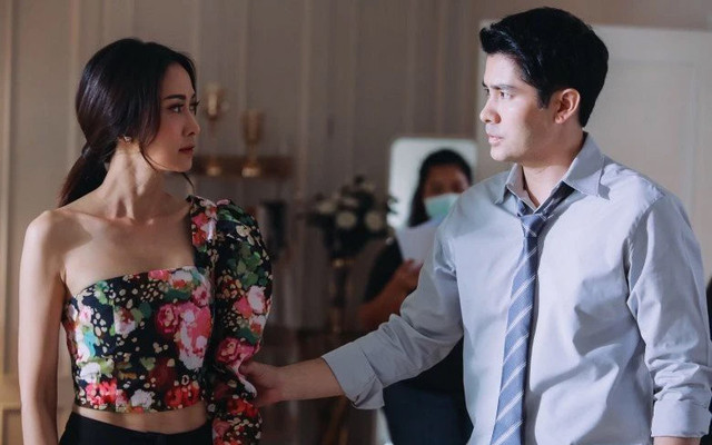 Tôi đòi ly hôn, chồng quỳ cầu xin vì sợ cảnh ở bờ ở bụi Toi doi ly hon, chong quy cau xin vi so canh o bo o bui