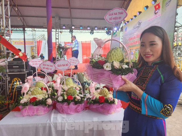 Lạng Sơn: Đấu giá hơn 200 triệu đồng một quả na - Hình 3 Lang Son: Dau gia hon 200 trieu dong mot qua na-Hinh-3