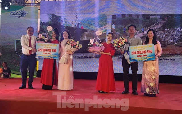 Lạng Sơn: Đấu giá hơn 200 triệu đồng một quả na - Hình 7 Lang Son: Dau gia hon 200 trieu dong mot qua na-Hinh-7