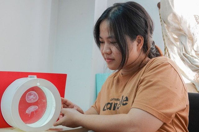 Kiếm bạc triệu nhờ mô hình nuôi sứa "triệu view" trong phòng máy lạnh Kiem bac trieu nho mo hinh nuoi sua