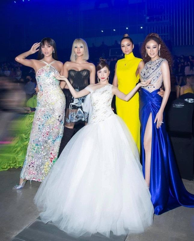 Hòa Minzy sơ hở là đọ chiều cao với các hoa hậu, á hậu - Hình 9 Hoa Minzy so ho la do chieu cao voi cac hoa hau, a hau-Hinh-9