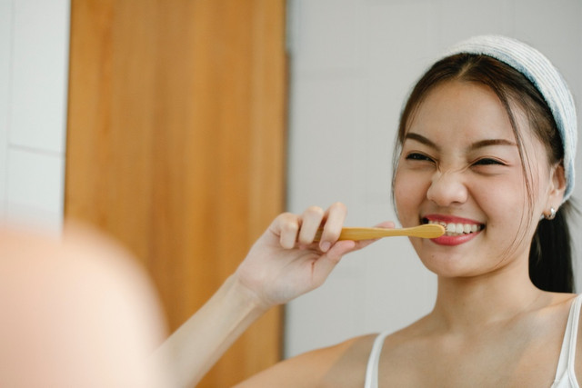 Lý do không nên đánh răng sau bữa sáng Ly do khong nen danh rang sau bua sang