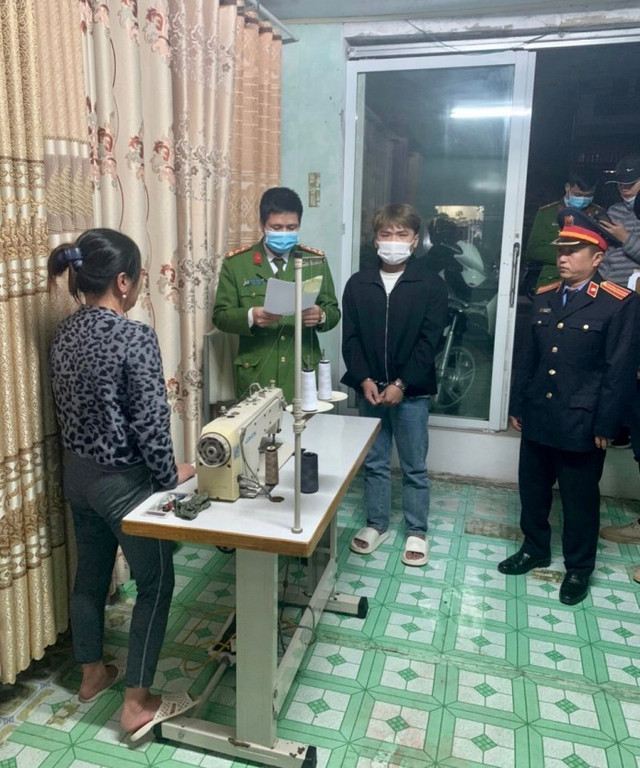 Bắt hai đối tượng dùng mạng xã hội lừa đảo số tiền khủng - Hình 2 Bat hai doi tuong dung mang xa hoi lua dao so tien khung-Hinh-2