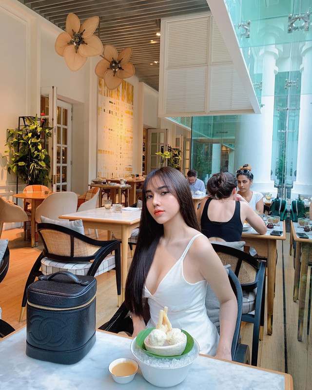 Bạn gái cầu thủ Hoàng Đức gợi cảm nổi tiếng làng WAGs Việt - Hình 13 Ban gai cau thu Hoang Duc goi cam noi tieng lang WAGs Viet-Hinh-13