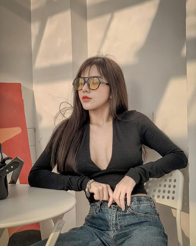 Bạn gái cầu thủ Hoàng Đức gợi cảm nổi tiếng làng WAGs Việt - Hình 8 Ban gai cau thu Hoang Duc goi cam noi tieng lang WAGs Viet-Hinh-8