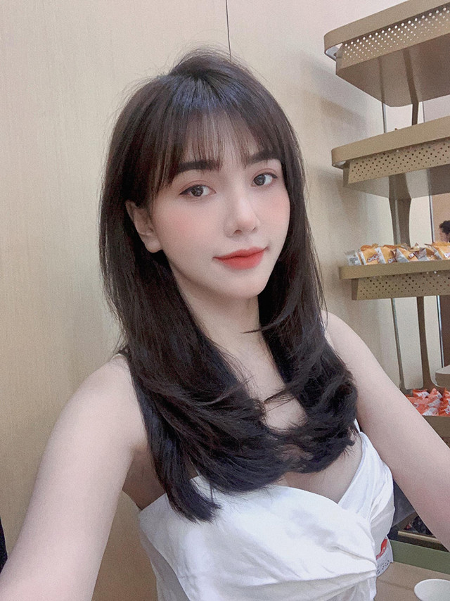 Bạn gái cầu thủ Hoàng Đức gợi cảm nổi tiếng làng WAGs Việt - Hình 11 Ban gai cau thu Hoang Duc goi cam noi tieng lang WAGs Viet-Hinh-11