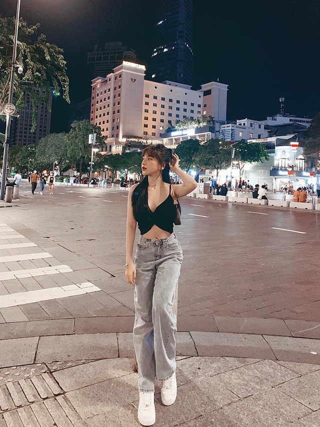 Bạn gái cầu thủ Hoàng Đức gợi cảm nổi tiếng làng WAGs Việt - Hình 10 Ban gai cau thu Hoang Duc goi cam noi tieng lang WAGs Viet-Hinh-10