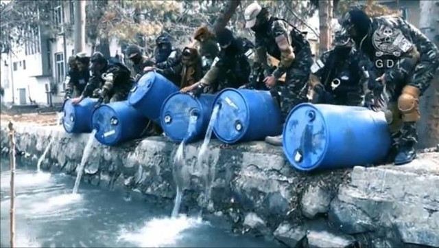 Lý do Taliban đổ 3.000 lít rượu xuống dòng kênh ở Kabul Ly do Taliban do 3.000 lit ruou xuong dong kenh o Kabul