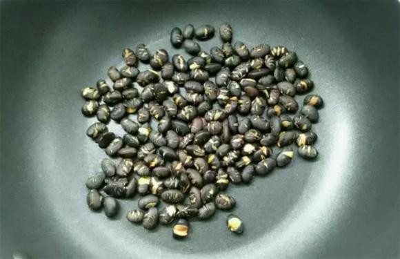 Thuốc bổ không gì tốt bằng đậu đen ngâm giấm - Hình 3 Thuoc bo khong gi tot bang dau den ngam giam-Hinh-3