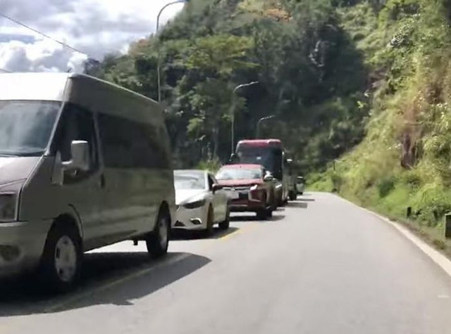 Tai nạn liên hoàn trên đèo Bảo Lộc, giao thông ách tắc nhiều giờ - Hình 8 Tai nan lien hoan tren deo Bao Loc, giao thong ach tac nhieu gio-Hinh-8