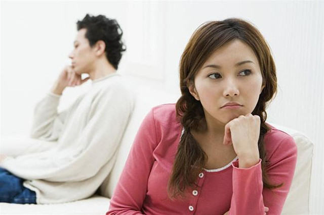 Vợ đi tất niên về muộn, chồng lập tức gọi điện mách mẹ đẻ Vo di tat nien ve muon, chong lap tuc goi dien mach me de