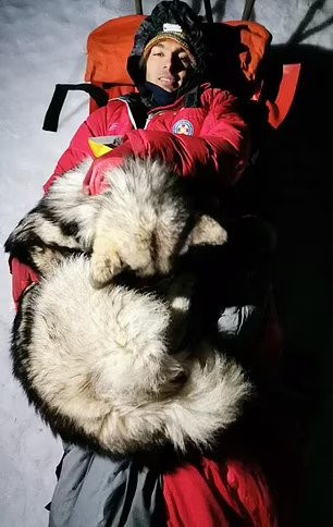 Chú chó cứu mạng chủ nhân bằng cách nằm trên người chủ suốt 13 tiếng - Hình 2 Chu cho cuu mang chu nhan bang cach nam tren nguoi chu suot 13 tieng-Hinh-2