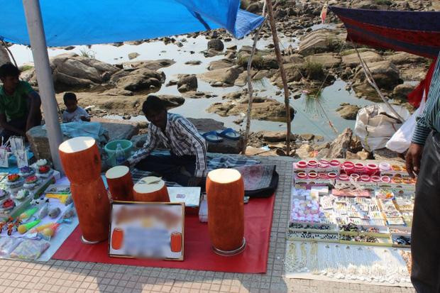 Món ăn bí ẩn nhất thế giới, bán la liệt nhưng không ai biết làm từ gì - Hình 4 Mon an bi an nhat the gioi, ban la liet nhung khong ai biet lam tu gi-Hinh-4