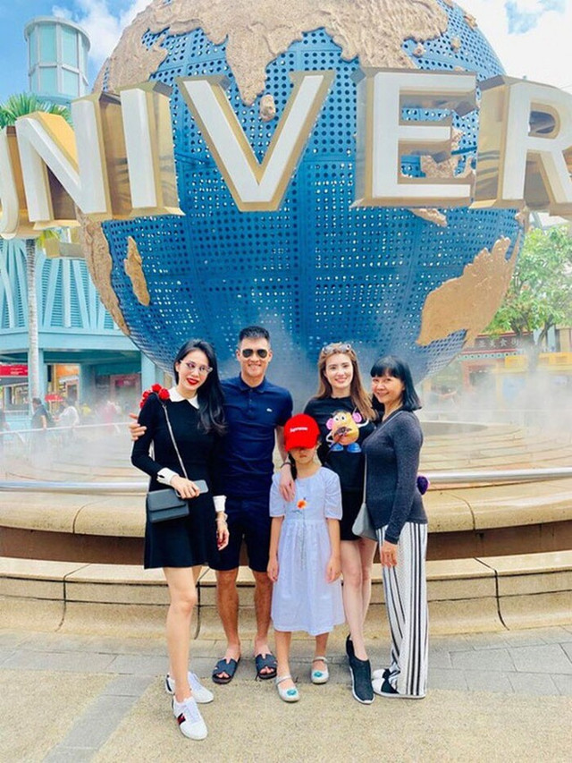 Thủy Tiên lộ diện cùng em gái Công Vinh sau ồn ào từ thiện - Hình 3 Thuy Tien lo dien cung em gai Cong Vinh sau on ao tu thien-Hinh-3