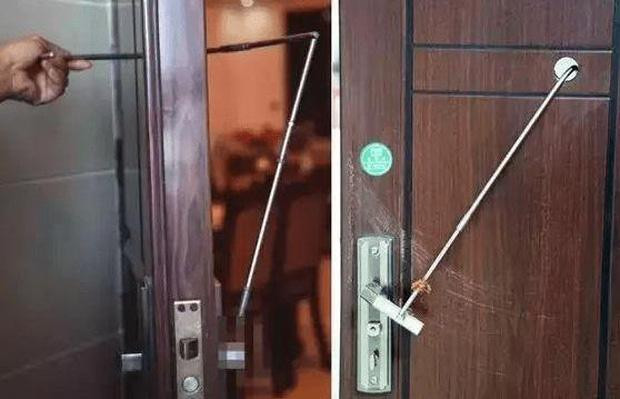Treo cốc nước lên tay nắm cửa khách sạn, cô gái nhờ đó thoát nguy - Hình 2 Treo coc nuoc len tay nam cua khach san, co gai nho do thoat nguy-Hinh-2