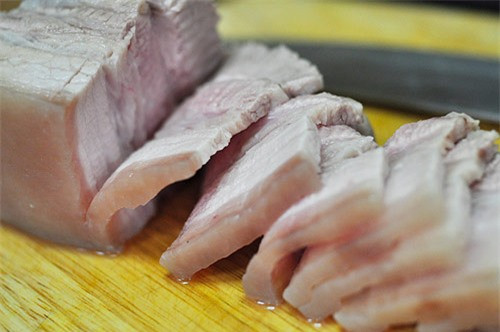 Luộc thịt nên đậy nắp hay mở nắp vung để giữ lại toàn bộ dinh dưỡng? ảnh 2 Luộc thịt nên đậy nắp hay mở nắp vung để giữ lại toàn bộ dinh dưỡng? ảnh 2