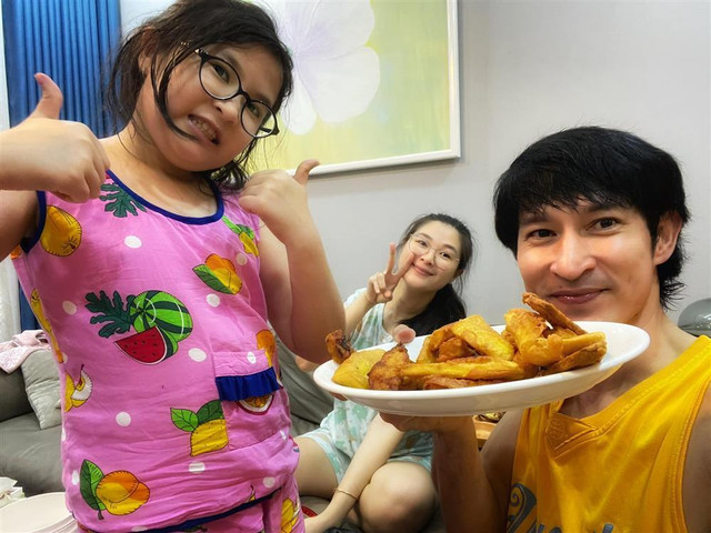 Con gái Huy Khánh và vợ Á hậu "trổ giò" dài sọc khi 9 tuổi - Hình 8 Con gai Huy Khanh va vo A hau