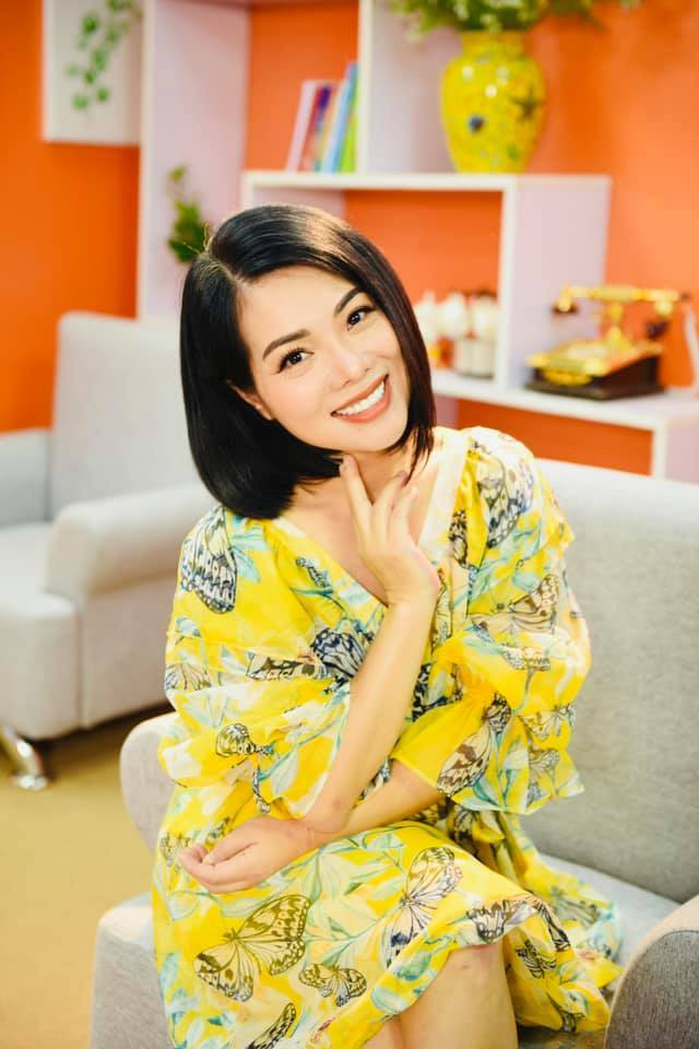 Vẻ rạng rỡ "hack" tuổi của MC Bạch Dương "Hành trình văn hoá" - Hình 3 Ve rang ro