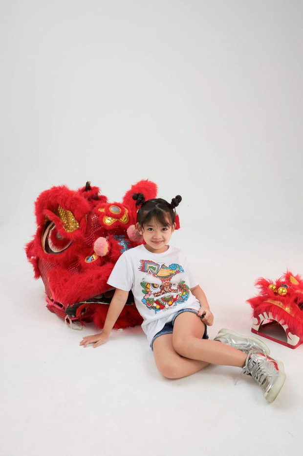 Con gái Mai Phương cao lớn thấy rõ, nụ cười y hệt mẹ quá cố - Hình 2 Con gai Mai Phuong cao lon thay ro, nu cuoi y het me qua co-Hinh-2