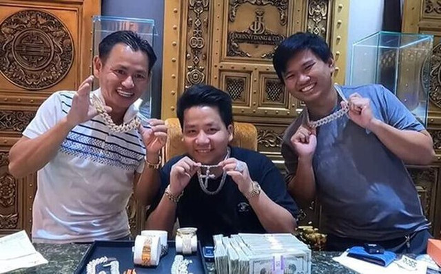 Khoa Pug ẩn ý chuyện bị anh em bào tiền Khoa Pug an y chuyen bi anh em bao tien