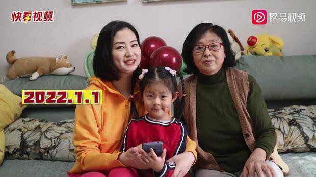 Cô gái khoe ảnh chụp Tết mỗi năm, kéo đến cuối lặng người - Hình 6 Co gai khoe anh chup Tet moi nam, keo den cuoi lang nguoi-Hinh-6