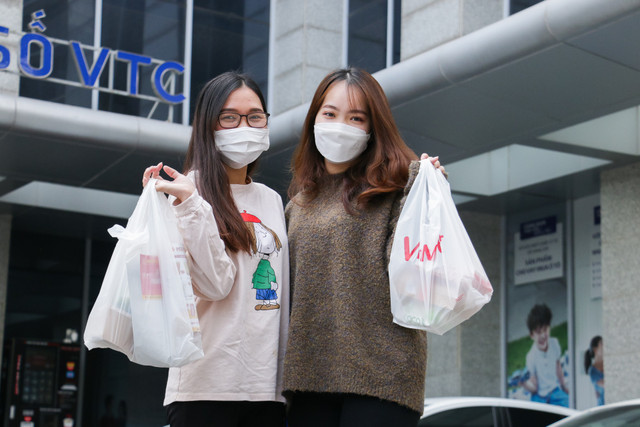 Dân văn phòng "đỏ mắt" tìm shipper giao đồ ăn trưa - Hình 3 Dan van phong