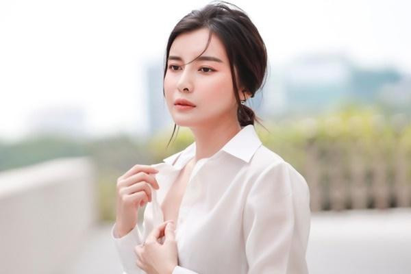 Ai đủ sức thay thế Việt Trinh ở bản điện ảnh "Người Đẹp Tây Đô"? - Hình 7 Ai du suc thay the Viet Trinh o ban dien anh