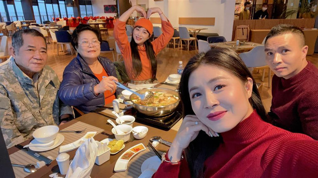 MC Hoàng Linh được chồng hai yêu chiều như bà hoàng - Hình 4 MC Hoang Linh duoc chong hai yeu chieu nhu ba hoang-Hinh-4