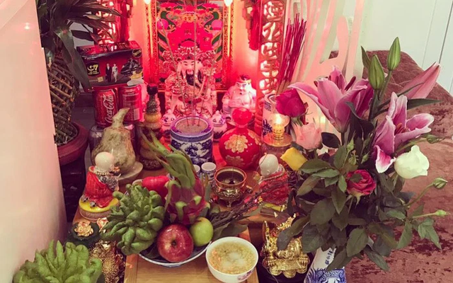 Rằm tháng Chạp cúng thần Tài nên cắm mấy bông hoa để tài lộc kéo đến? Ram thang Chap cung than Tai nen cam may bong hoa de tai loc keo den?