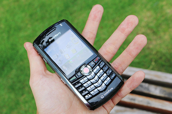 Điểm mặt những mẫu điện thoại BlackBerry gây nhiều nhung nhớ nhất - Hình 2 Diem mat nhung mau dien thoai BlackBerry gay nhieu nhung nho nhat-Hinh-2
