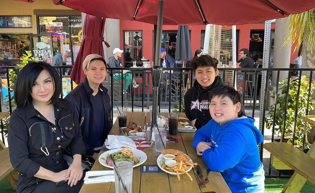 Trizzie Phương Trinh và Bằng Kiều ly dị, các con vẫn hạnh phúc đủ đầy ảnh 1 Trizzie Phương Trinh và Bằng Kiều ly dị, các con vẫn hạnh phúc đủ đầy ảnh 1
