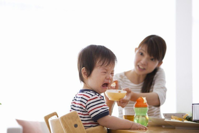 Thấy con có 1 trong 5 dấu hiệu này cần đi khám ngay Thay con co 1 trong 5 dau hieu nay can di kham ngay