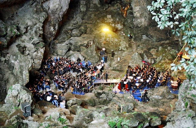 Nghiên cứu tổ chức hòa nhạc trong hang động vịnh Hạ Long Nghien cuu to chuc hoa nhac trong hang dong vinh Ha Long