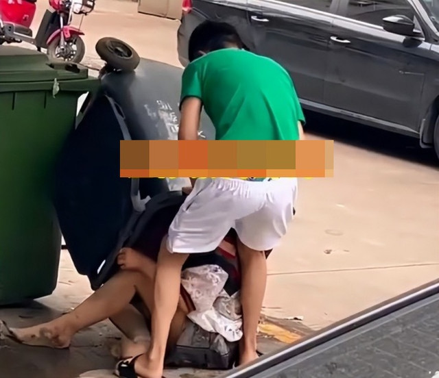 Người đàn ông đánh cô gái, nhét vào thùng rác vì 'bị lừa tiền' - Hình 2 Nguoi dan ong danh co gai, nhet vao thung rac vi 'bi lua tien'-Hinh-2