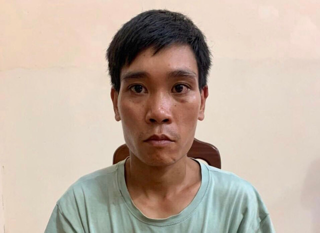 Khởi tố kẻ chém chủ tịch thị trấn, truy đuổi công an tại trụ sở UBND Khoi to ke chem chu tich thi tran, truy duoi cong an tai tru so UBND