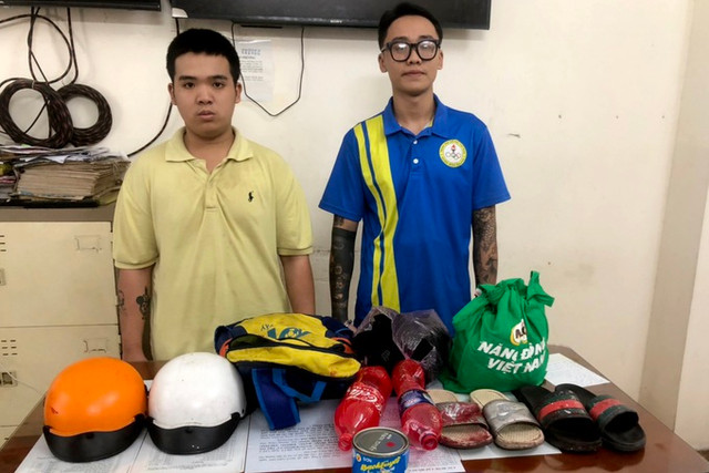 Cảnh sát mật phục 3 ngày để bắt nhóm tạt sơn vào quán ăn ở TPHCM Canh sat mat phuc 3 ngay de bat nhom tat son vao quan an o TPHCM