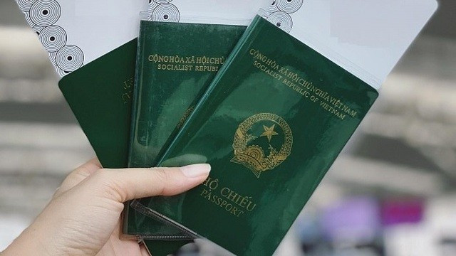 Có bắt buộc phải đổi sang hộ chiếu gắn chip không? Co bat buoc phai doi sang ho chieu gan chip khong?