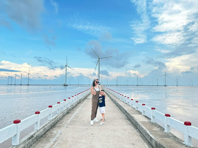 Bé 6 tuổi cùng mẹ du lịch xuyên Việt, làm thiện nguyện ở Tây Nguyên - Hình 5 Be 6 tuoi cung me du lich xuyen Viet, lam thien nguyen o Tay Nguyen-Hinh-5