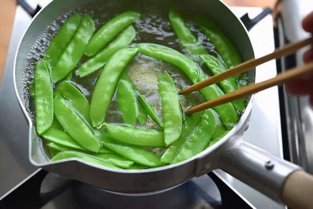 6 loại rau nhất định phải chần trước khi ăn - Hình 6 6 loai rau nhat dinh phai chan truoc khi an-Hinh-6