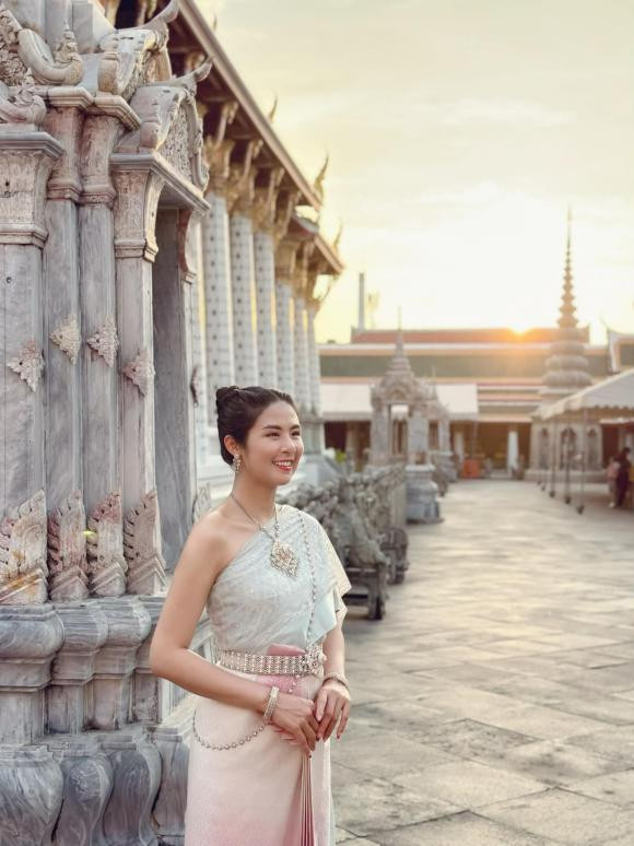 3 Hoa hậu Việt Nam ngày càng trắng nõn nà, thăng hạng nhan sắc - Hình 12 3 Hoa hau Viet Nam ngay cang trang non na, thang hang nhan sac-Hinh-12