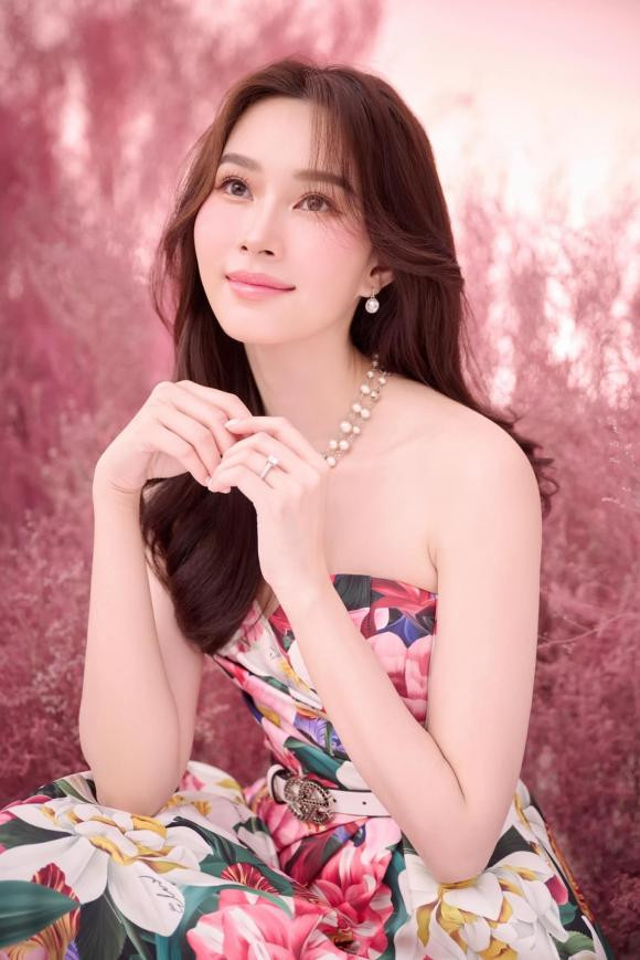 3 Hoa hậu Việt Nam ngày càng trắng nõn nà, thăng hạng nhan sắc - Hình 22 3 Hoa hau Viet Nam ngay cang trang non na, thang hang nhan sac-Hinh-22