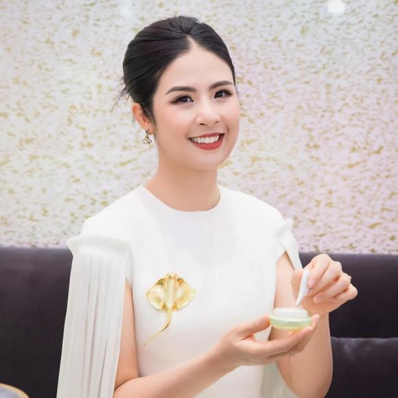 3 Hoa hậu Việt Nam ngày càng trắng nõn nà, thăng hạng nhan sắc - Hình 10 3 Hoa hau Viet Nam ngay cang trang non na, thang hang nhan sac-Hinh-10