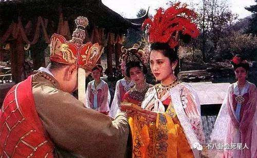 Vì sao nam nhân bên ngoài không thể đến được Nữ Nhi Quốc? Vi sao nam nhan ben ngoai khong the den duoc Nu Nhi Quoc?