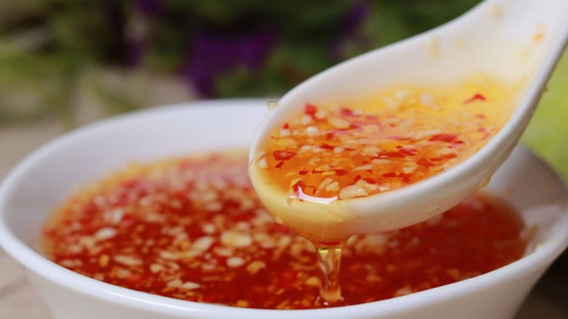 Cách pha nước mắm tỏi ớt ngon thần thánh - Hình 2 Cach pha nuoc mam toi ot ngon than thanh-Hinh-2