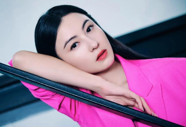 Lý do Trương Bá Chi không tiêu tiền Tạ Đình Phong chu cấp Ly do Truong Ba Chi khong tieu tien Ta Dinh Phong chu cap