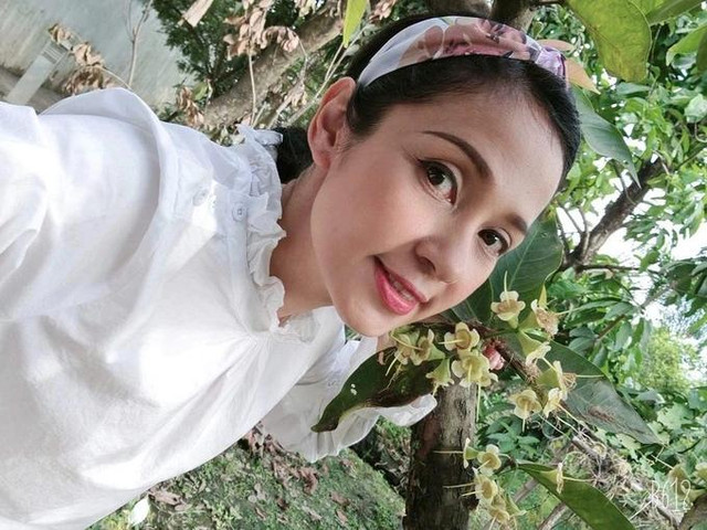 Ảnh hiếm cách đây 3 thập kỷ của Việt Trinh và Diễm Hương 'gây sốt' - Hình 4 Anh hiem cach day 3 thap ky cua Viet Trinh va Diem Huong 'gay sot'-Hinh-4