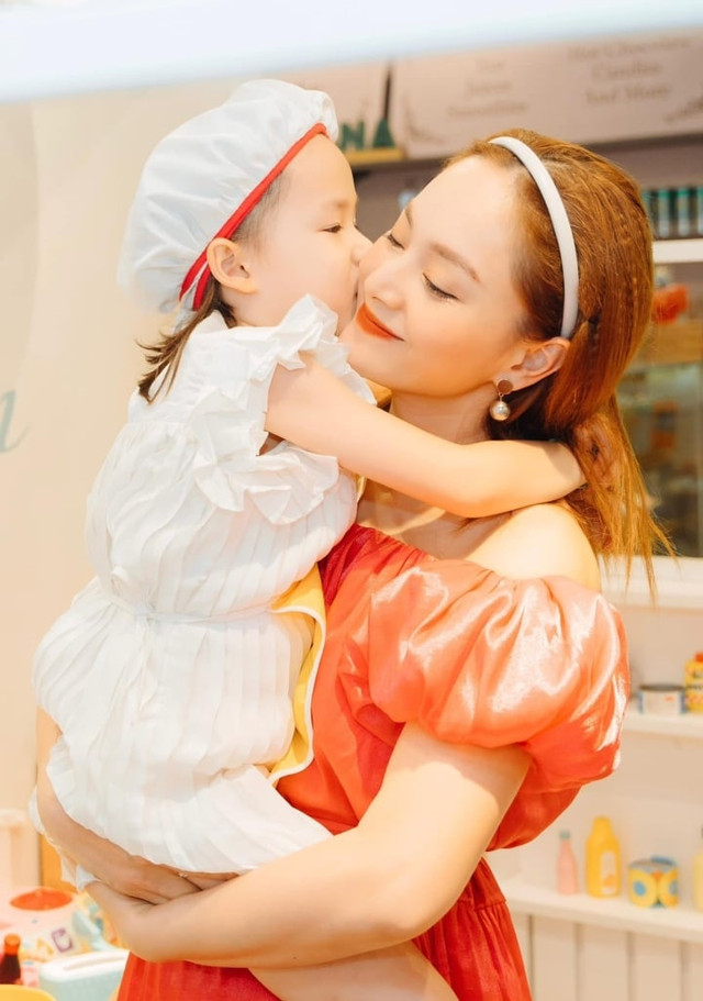 Dạy con giá trị đồng tiền, Lan Phương xúc động với câu trả lời - Hình 3 Day con gia tri dong tien, Lan Phuong xuc dong voi cau tra loi-Hinh-3