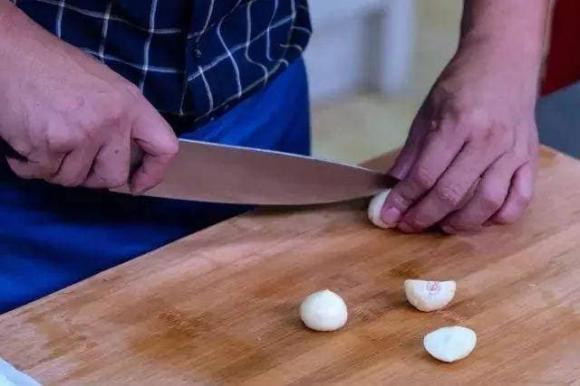 Xương cá mắc nghẹn cổ họng, nuốt cơm dấm là sai! - Hình 4 Xuong ca mac nghen co hong, nuot com dam la sai!-Hinh-4